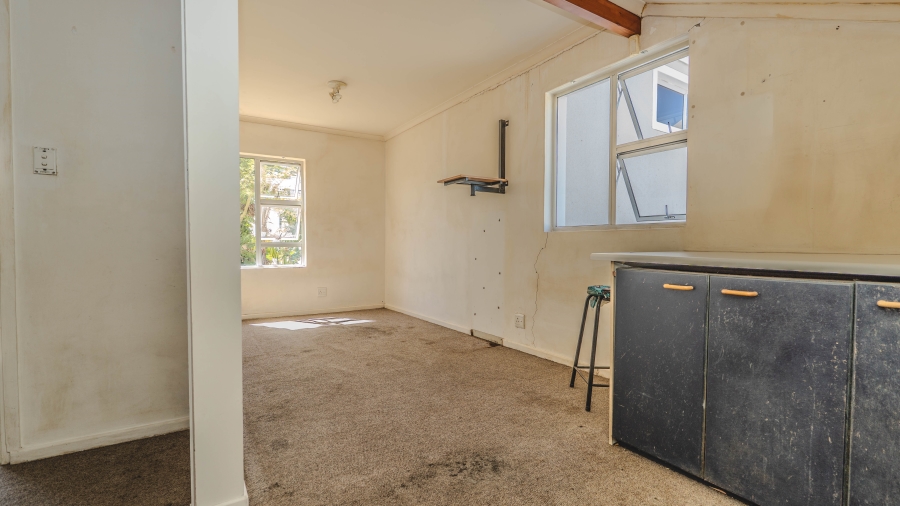 2 Bedroom Property for Sale in Uitzicht Western Cape